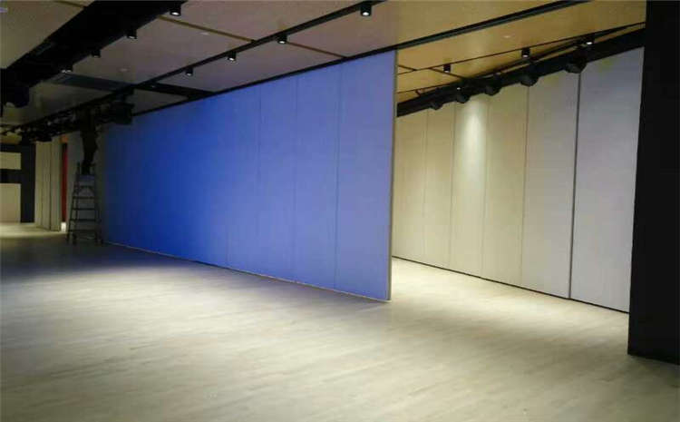 專業的籃球運動地板怎么維修?