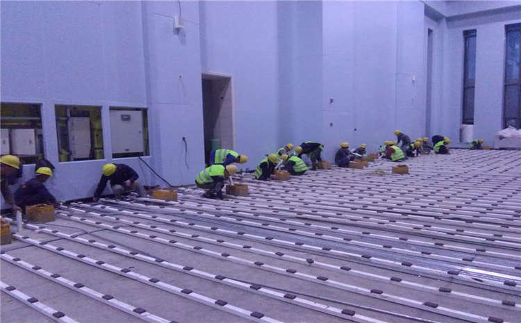 22厚運(yùn)動體育地板怎么翻新？