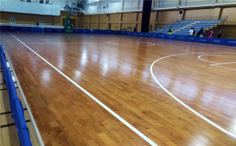 松木舞臺木地板怎么翻新?