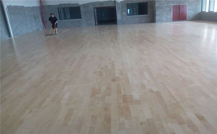 24厚風(fēng)雨操場運(yùn)動地板生產(chǎn)廠**