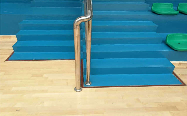 五角楓風雨操場地板雙層龍骨結(jié)構(gòu)