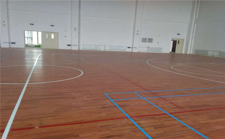 楓木體育館實(shí)木地板安裝工藝