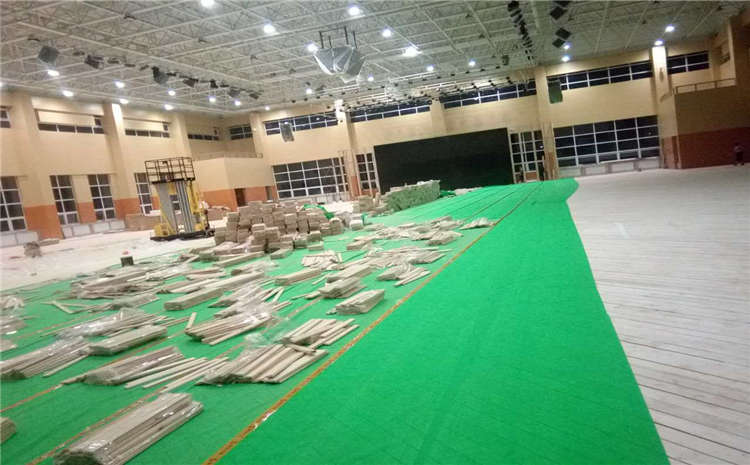 指接板木地板籃球場造價是的多少?