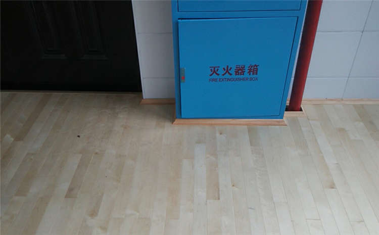 俄勒岡松體育運動地板怎么翻新？