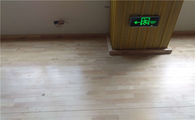 俄勒岡松籃球場(chǎng)地木地板怎么維修?