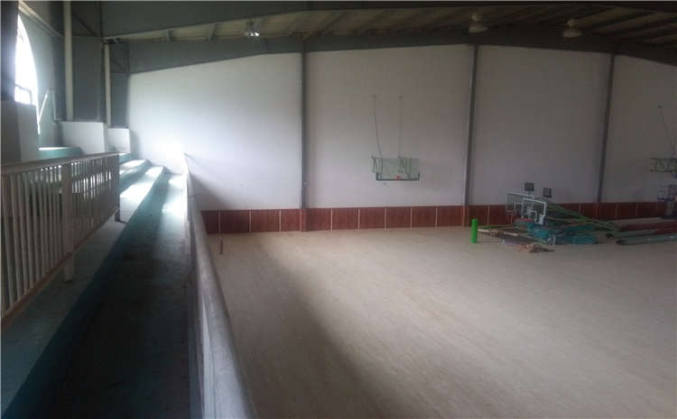 五角楓風雨操場運動地板市場價格表