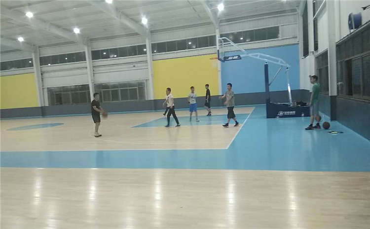 俄勒岡松羽毛球館木地板價(jià)格是多少錢(qián)？