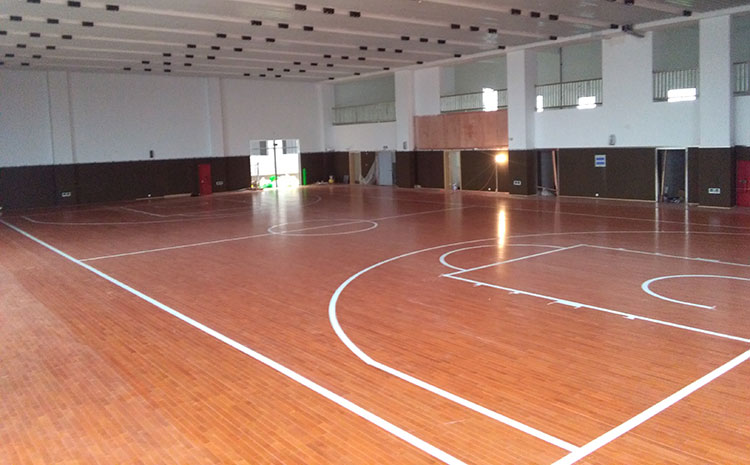 五角楓籃球運動地板廠**哪**好？