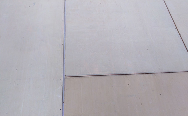 柞木體育館木地板多少錢一平米?