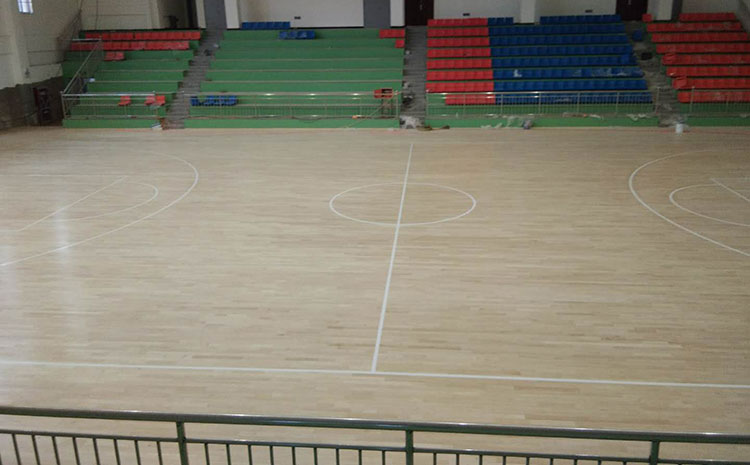 專業(yè)的木地板籃球場造價是的多少？