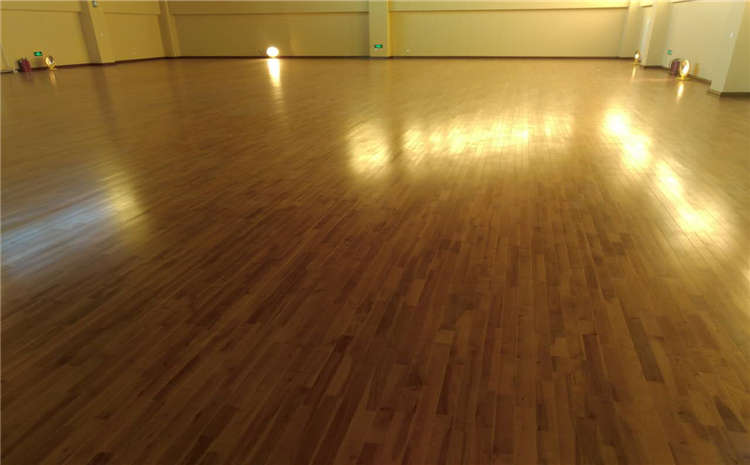 **的乒乓球館木地板批發**