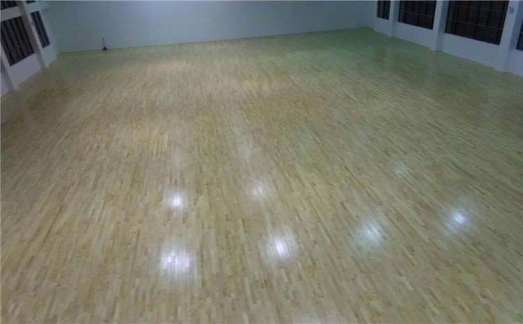 俄勒岡松籃球場(chǎng)地木地板怎么維修?