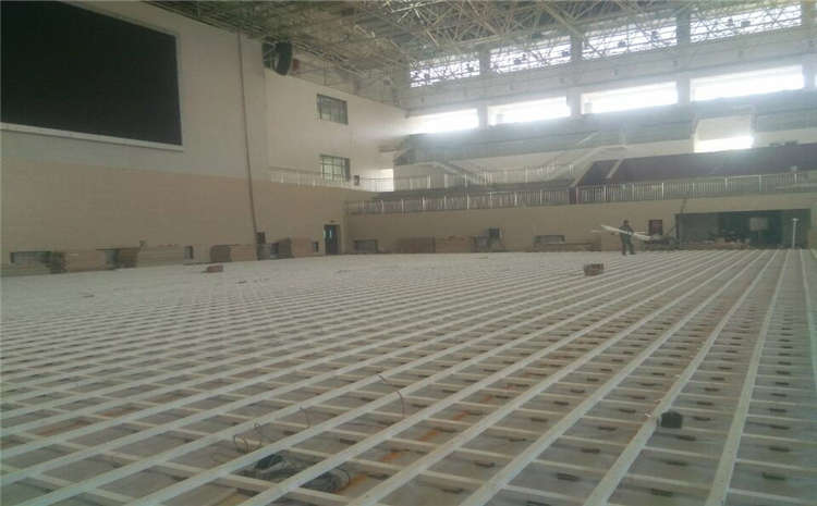 五角楓風雨操場地板雙層龍骨結(jié)構(gòu)