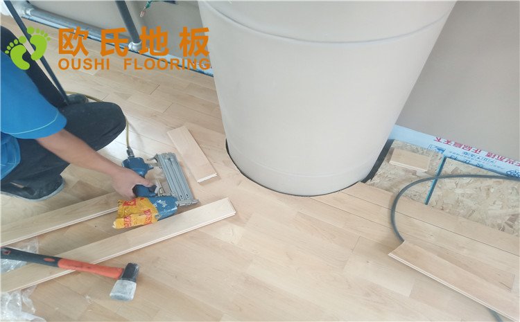 新疆克拉瑪依市獨山子虹園小區體育館木地板項目——歐氏實木運動地板